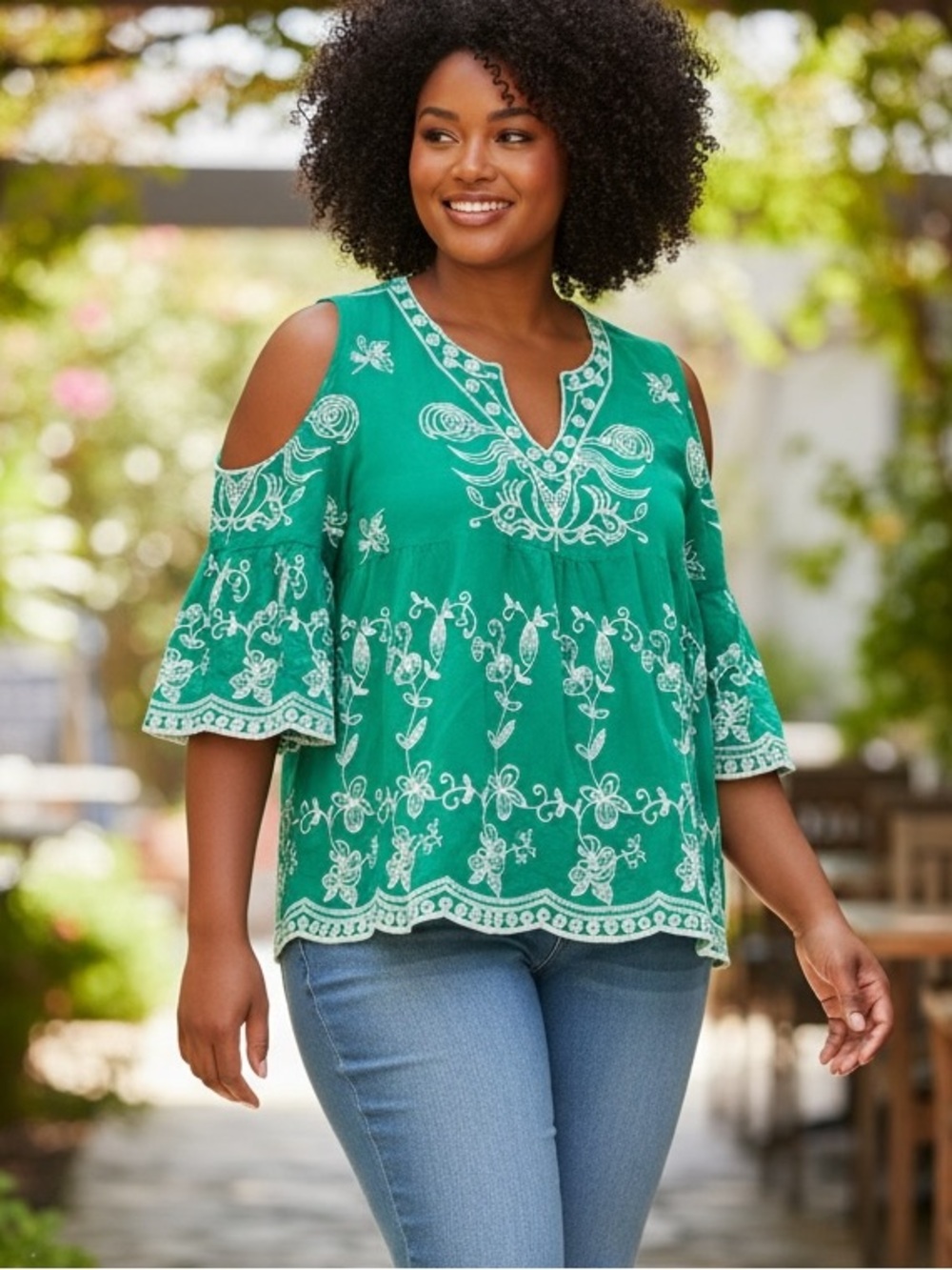 Solitaire Green embroidered Cold Shoulder Boho top Size Large